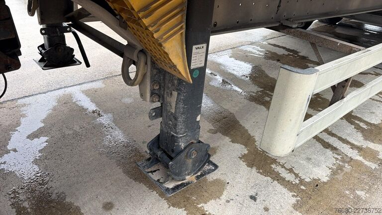 Flatbed SCHMITZ SPR 27 (SAF AXLES / DISC BRAKES)