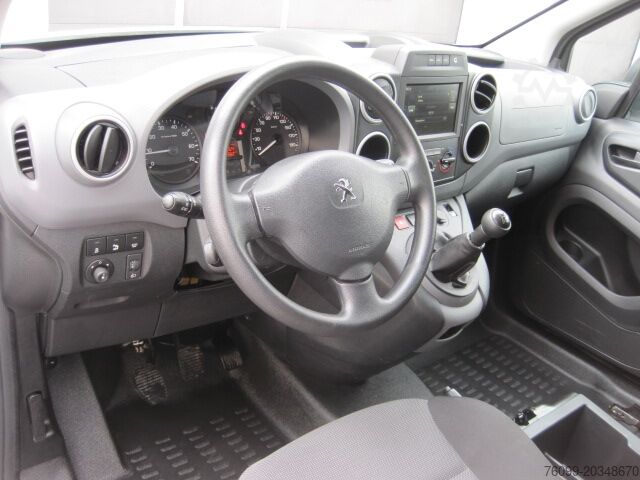 Camionnette sur mesure Peugeot Partner 1.6 HDI Cateringausbau 3-Sitzer