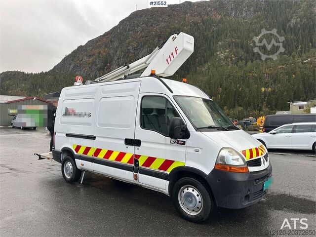 ルノー・マスターリフトトラック（フランスエレベーターリフトバスケット付）。 Renault Master lift truck w/ France Elevateur lift basket.