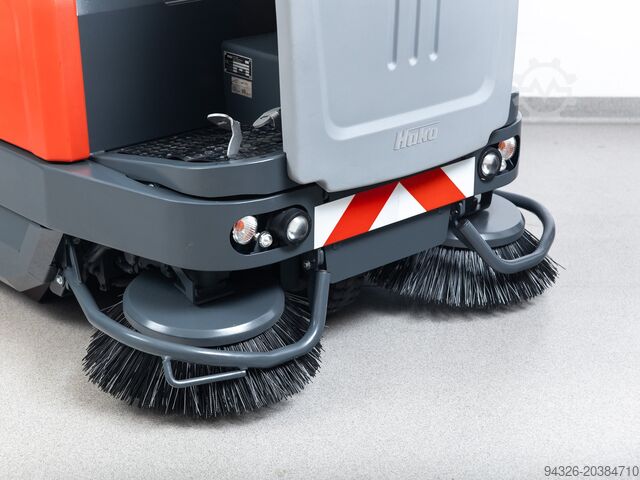Машина за почистване Hako Sweepmaster D1500 RH Hako Sweepmaster D1500 RH - Diesel - 2018y
