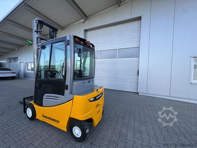  Jungheinrich EFG320 + Ladegerät 3753--EK