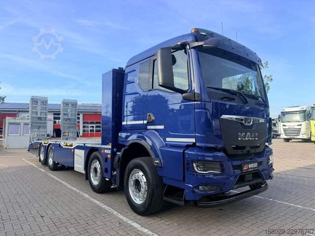 Camião porta-carros MAN TGS 35.540  Maschinentransporter mit Rampen