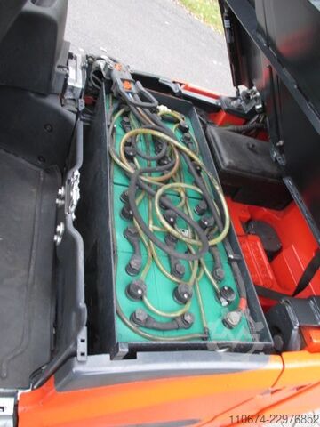 Chariot élévateur électrique à 3 roues Linde E12-02
