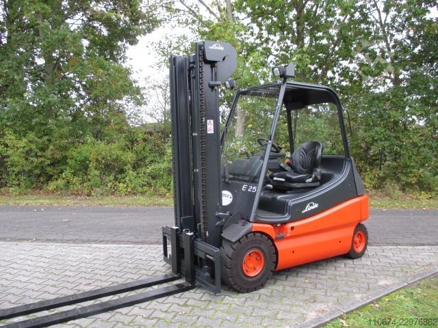 Elektryczny wózek widłowy 4-kołowy Linde E25-02