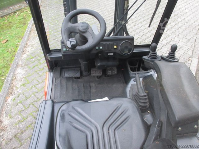 Elektryczny wózek widłowy 4-kołowy Linde E25-02
