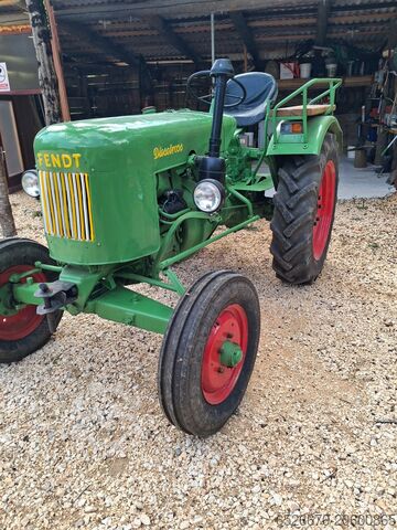 Yard tractor Njemačka Fendt F24