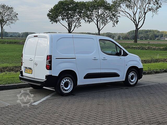 OPEL COMBO 1.5 automaat, airco, navi, pdc, zijdeur OPEL COMBO 1.5 automaat, airco, navi, pdc, zijdeur
