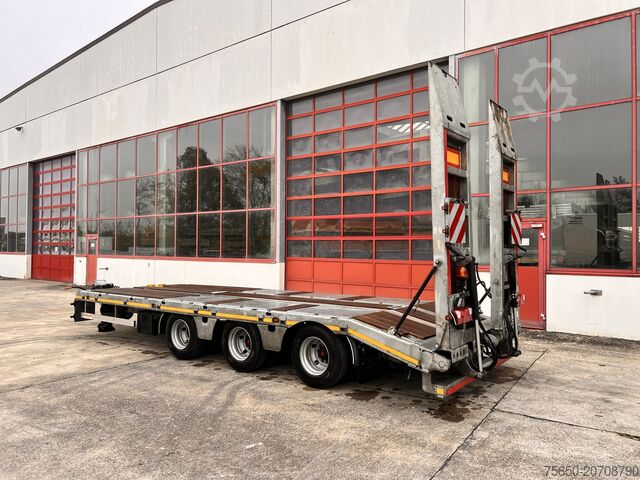 مقطورة منخفضة التحميل Möslein TTA33 Schwebheim 31 t Tridemtieflader gelenkt, Neuwertig