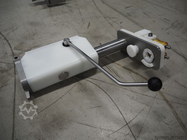 Máy nhồi chân không REX RVF 736