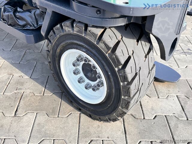 4ウェイ・フォークリフト Combilift C4000 / TRIPLEX / 4900MM / GAS