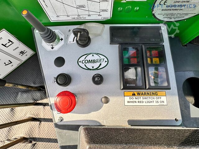 4ウェイ・フォークリフト Combilift C4000 / TRIPLEX / 4900MM / GAS