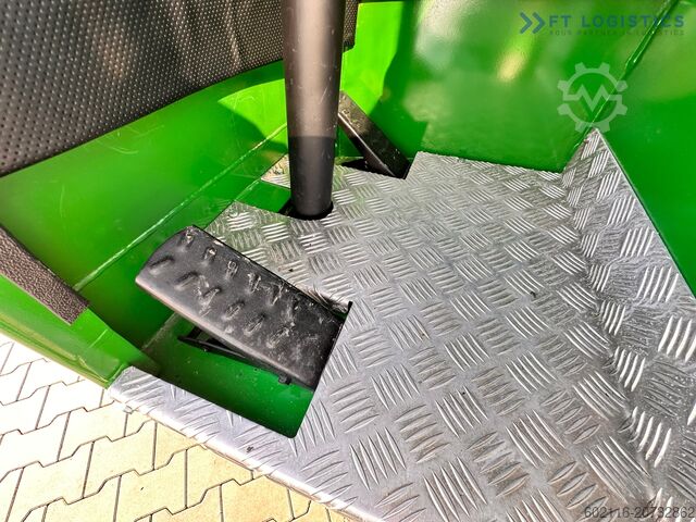 4ウェイ・フォークリフト Combilift C4000 / TRIPLEX / 4900MM / GAS