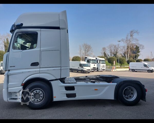 Стандартен влекач MERCEDES-BENZ Actros 5 18 4x2 - Actros 5 1848 LS 4x2