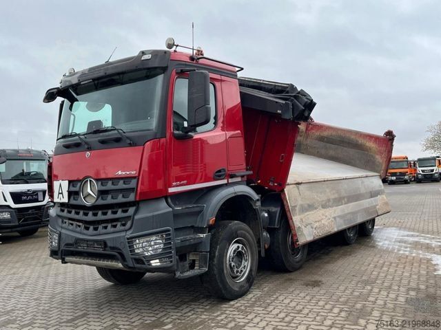 Tre-sidet tipbil MERCEDES-BENZ Arocs 3246 8x4 4-Achs Kipper Meiller Bordmatik M