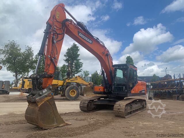 حفارة مجنزرة DOOSAN DX225LC-5