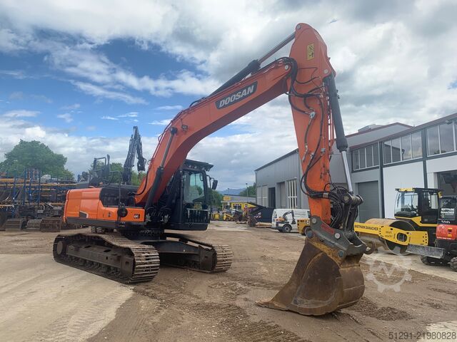 حفارة مجنزرة DOOSAN DX225LC-5