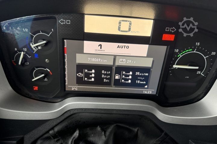 Standardni tegljač Renault T520 6x2 Kipphydraulik / Swiss-Vehicle