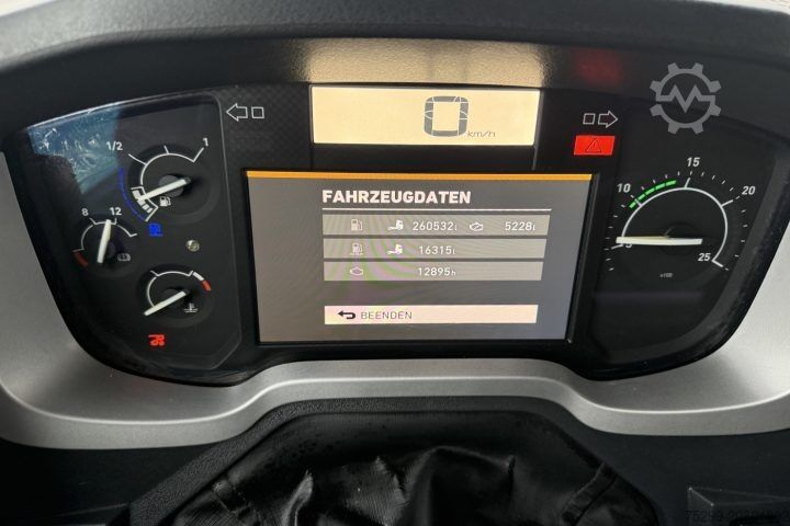 Standardni tegljač Renault T520 6x2 Kipphydraulik / Swiss-Vehicle