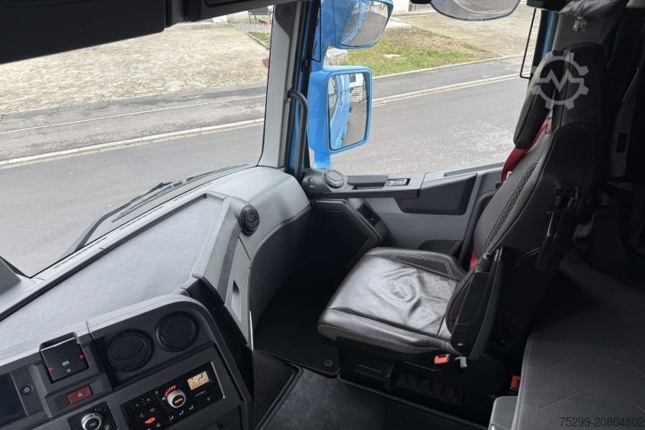 Standardni tegljač Renault T520 6x2 Kipphydraulik / Swiss-Vehicle