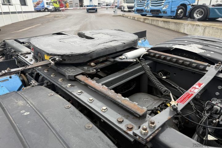 Standardni tegljač Renault T520 6x2 Kipphydraulik / Swiss-Vehicle