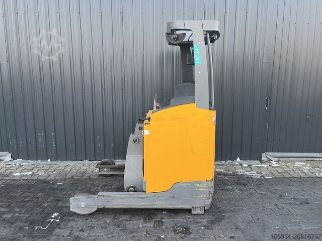 Carretilla retráctil Jungheinrich ETV214