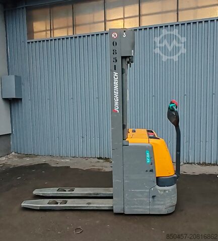 Στοιβαχτές παλετών Jungheinrich EJC 214