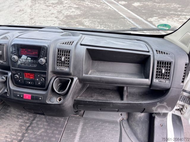 Transporter mit Kipper PEUGEOT Boxer DoKa Dreiseitenkipper L3 BlueHDi AHK E6