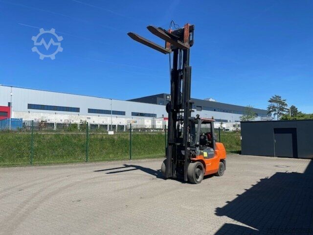 Furgoneta Toyota 7FGCU55 Triplex-Mast / 5tonnen