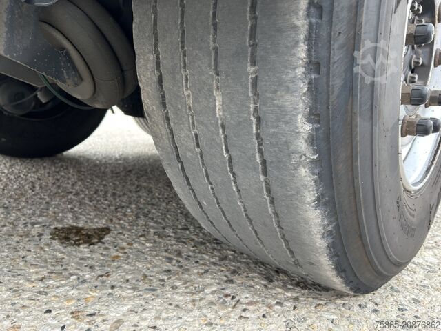 حقيبة سفر Schmitz Cargobull SCB S3B / Box Trailer / 2x Liftas / APK TUV 10-26