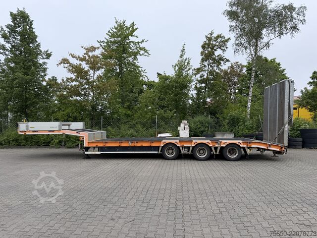 Нискорамно полуремарке Humbaur HTS30  3 Achs Satteltieflader, neuwertig