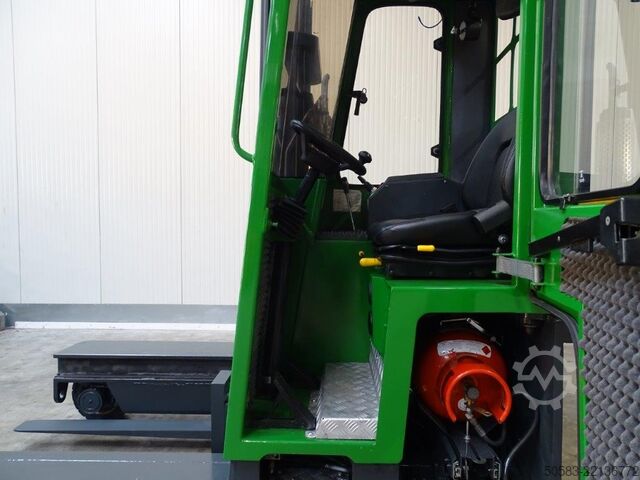 4ウェイ・サイドローダ Combilift C3000