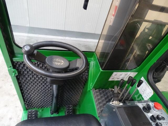 4ウェイ・サイドローダ Combilift C3000
