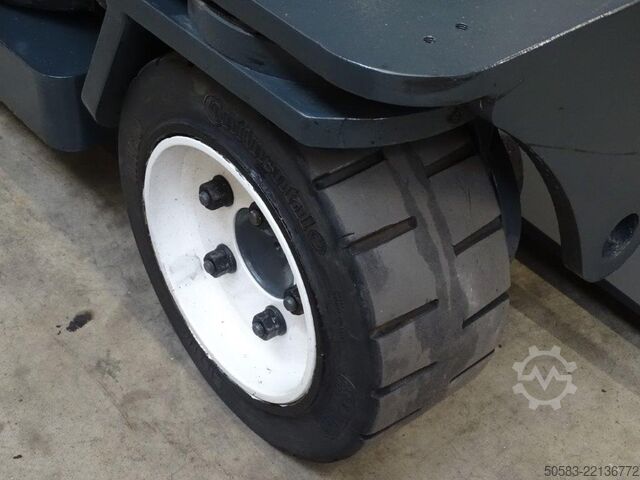 4ウェイ・サイドローダ Combilift C3000