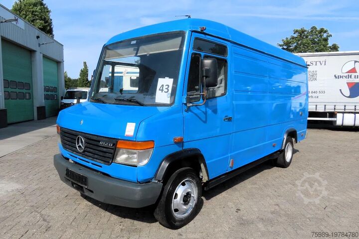Furgoneta con caja Mercedes-Benz Vario 812D