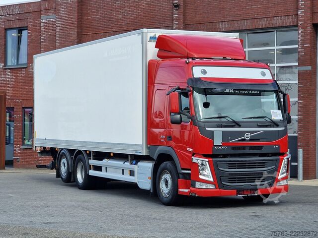 Suitcase Volvo FM 370 Globetrotter 6x2*4 - Box with sidedoors ...