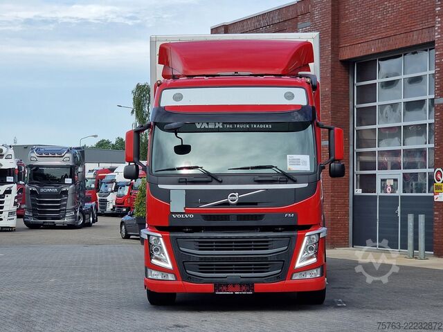 Suitcase Volvo FM 370 Globetrotter 6x2*4 - Box with sidedoors ...