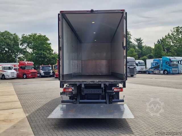 Suitcase Volvo FM 370 Globetrotter 6x2*4 - Box with sidedoors ...