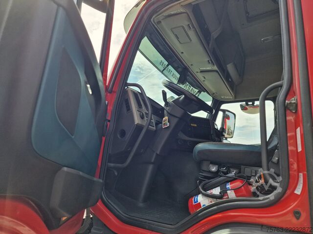 Suitcase Volvo FM 370 Globetrotter 6x2*4 - Box with sidedoors ...