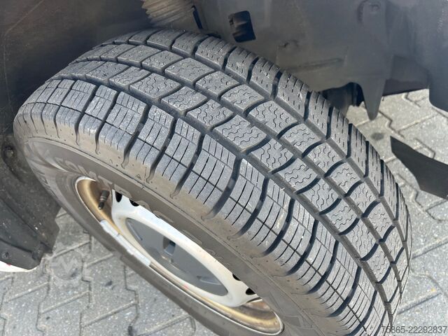 Furgão de painéis Mercedes-Benz Sprinter 319 1.9 CDI / L4 H2 / RWD / Navi / APK...