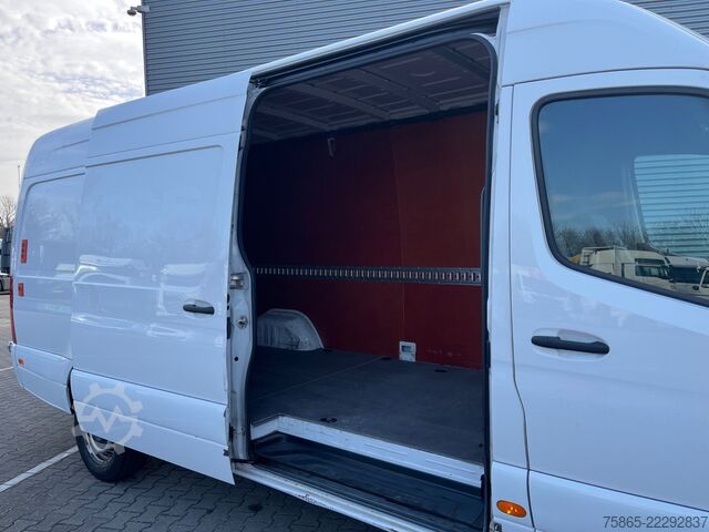 Furgão de painéis Mercedes-Benz Sprinter 319 1.9 CDI / L4 H2 / RWD / Navi / APK...