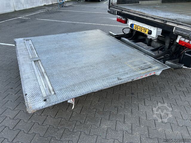  Kässbohrer Maxima XJ2 / Box / Laadklep 2500 kg / Liftas