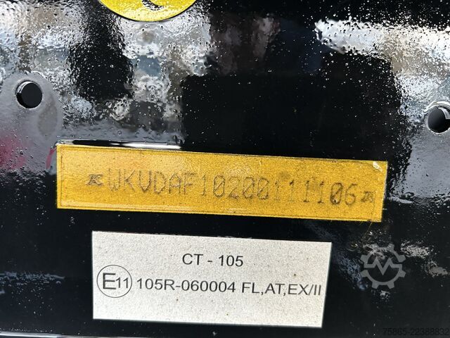  Kässbohrer Maxima XJ2 / Box / Laadklep 2500 kg / Liftas