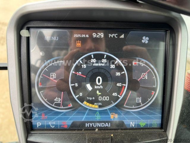 Bager na kotačima HYUNDAI HW 150 ACR 4x4