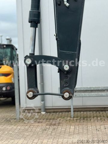 Bager na kotačima HYUNDAI HW 150 ACR 4x4