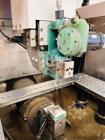 Máquina de erosión por hilo AGIE CHARMILLES UT 2000 S