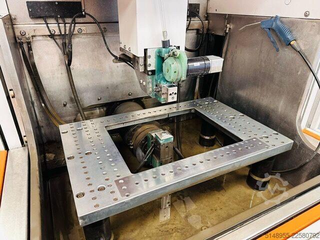 Máquina de erosión por hilo AGIE CHARMILLES UT 2000 S