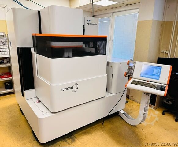 Máquina de erosión por hilo AGIE CHARMILLES UT 2000 S