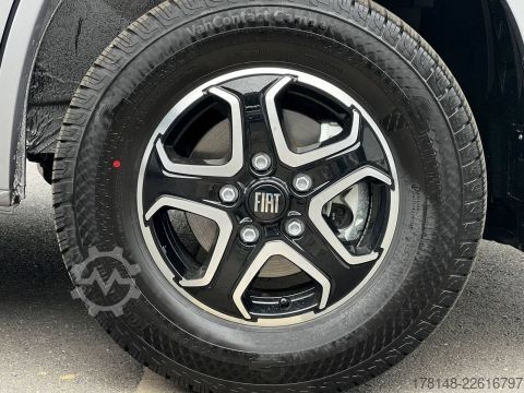 Daļēji integrēta kemperis Carado T 328 pro+