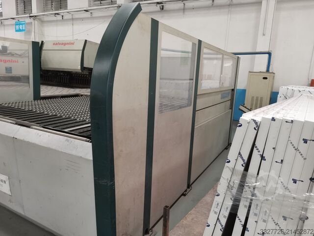 מרכז עיבוד מתכת דקה Salvagnini P4-2516
