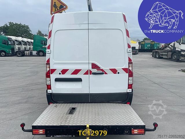 Plataforma elevatória Renault Master 145.35 klubb